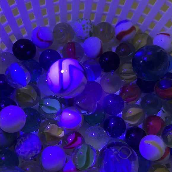 #6 Vintage Marbles Over 100 ESTATE FIND Shooters Iridescent Superman Confetti - Picture 9 of 11